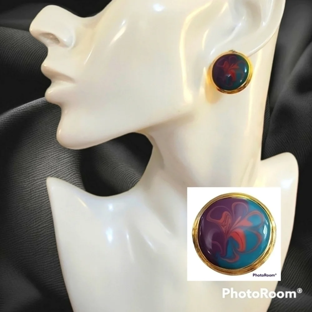 𝅺3/$30 VTG Estate Metal Circle Marble Enamel Post Barbie Earrings